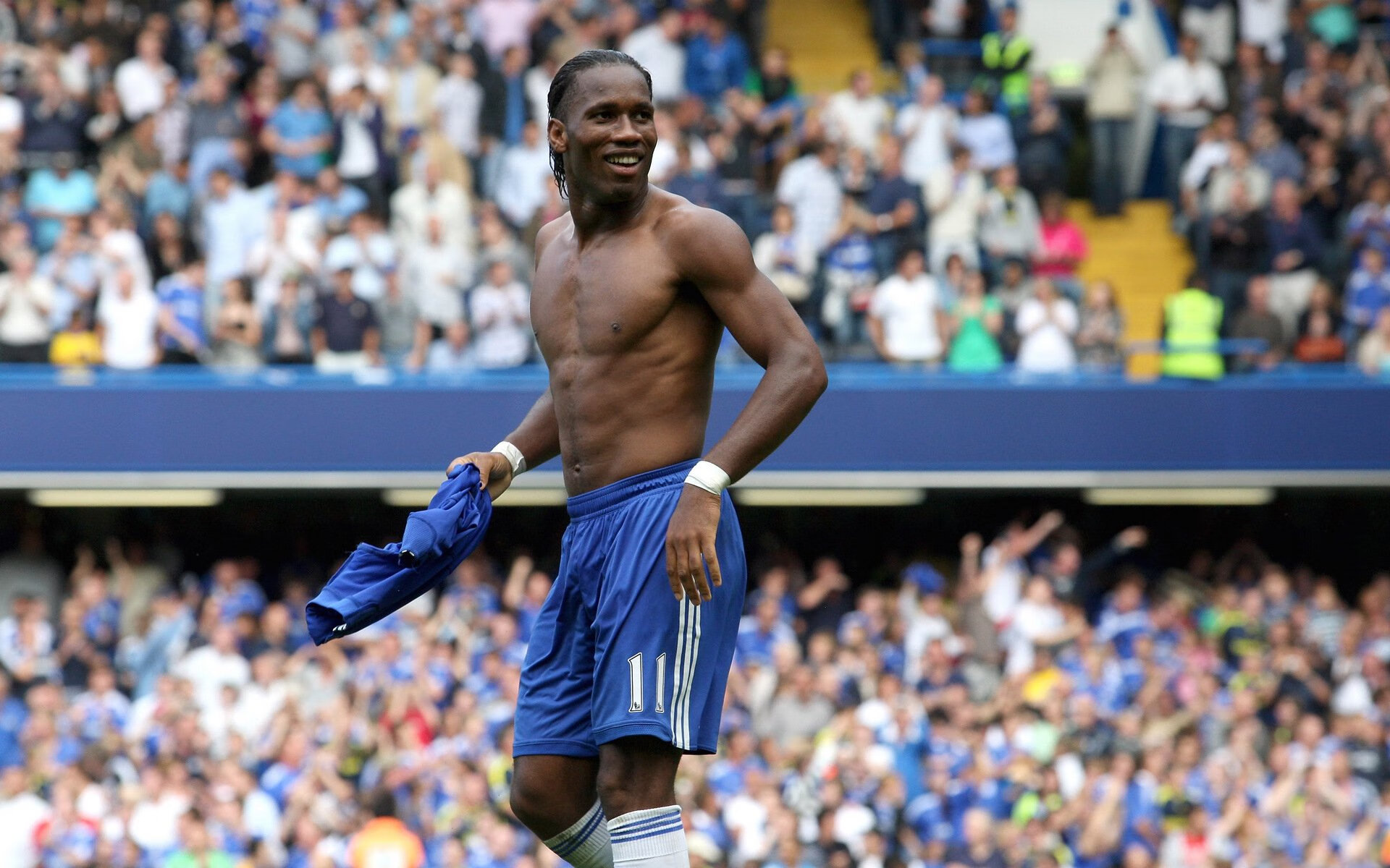 曼城主帅赞誉球队表现，胜利在望，曼城队员